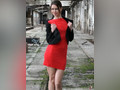 Rotes Kleid und Blazer